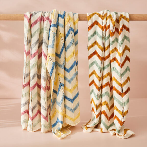 Jiggle & Giggle Knit Blanket | Blue Zig-Zag