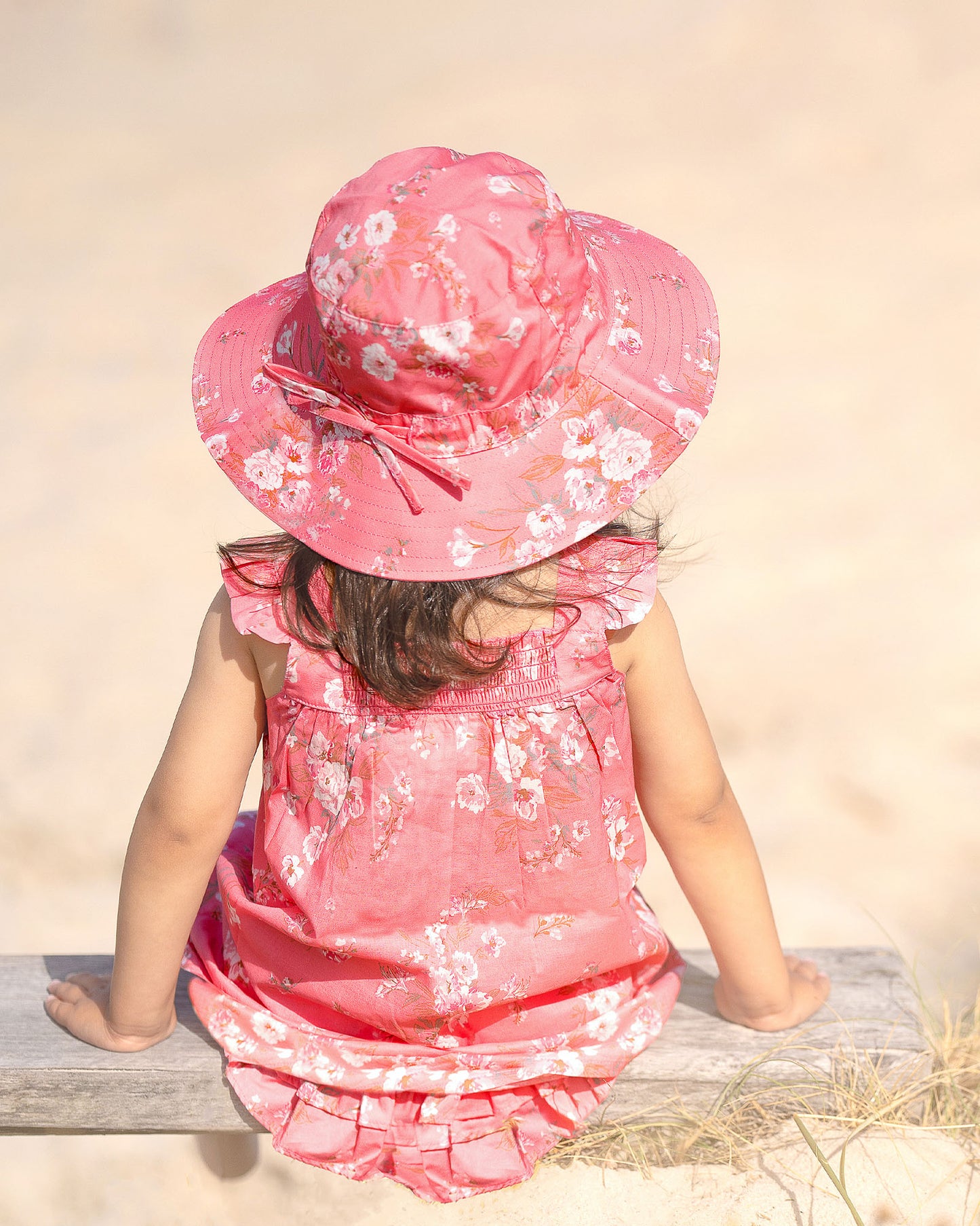 Toshi Sunhat | Felicia Scarlet