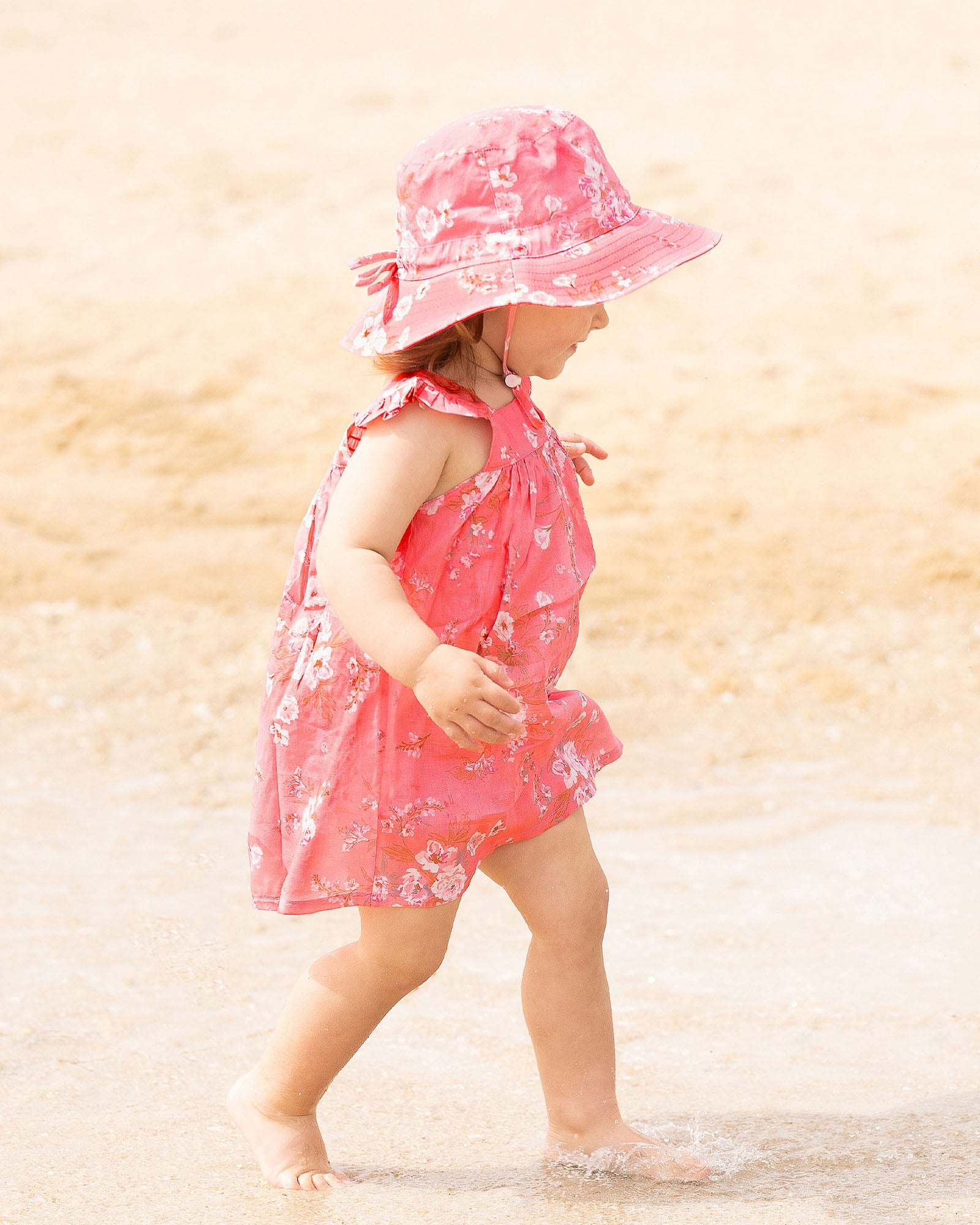 Toshi Sunhat | Felicia Scarlet