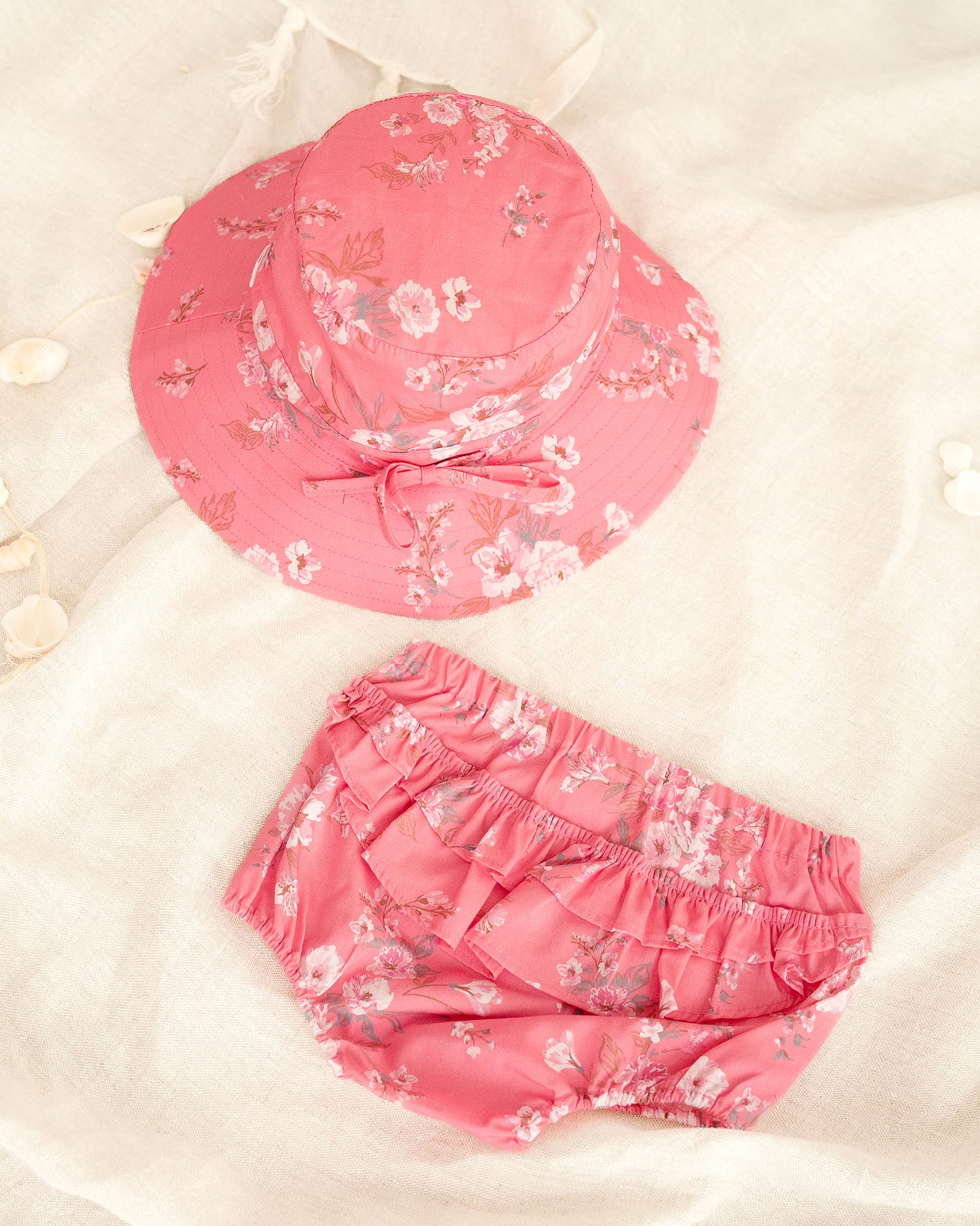 Toshi Sunhat | Felicia Scarlet
